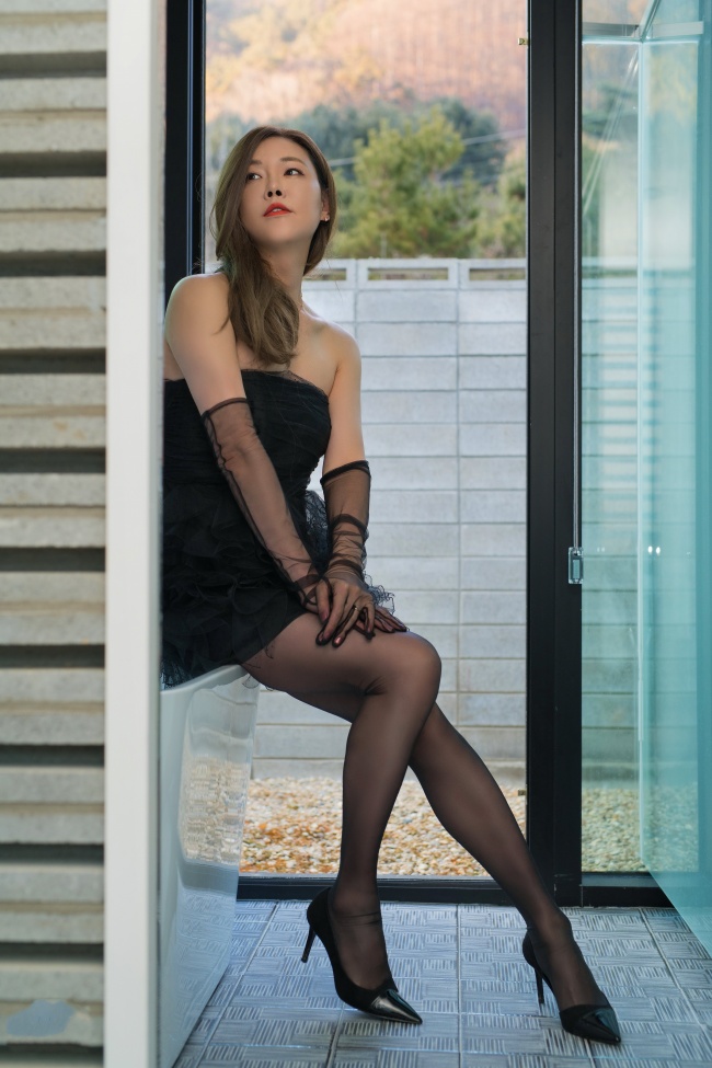 女优人体黑色丝袜美女图片