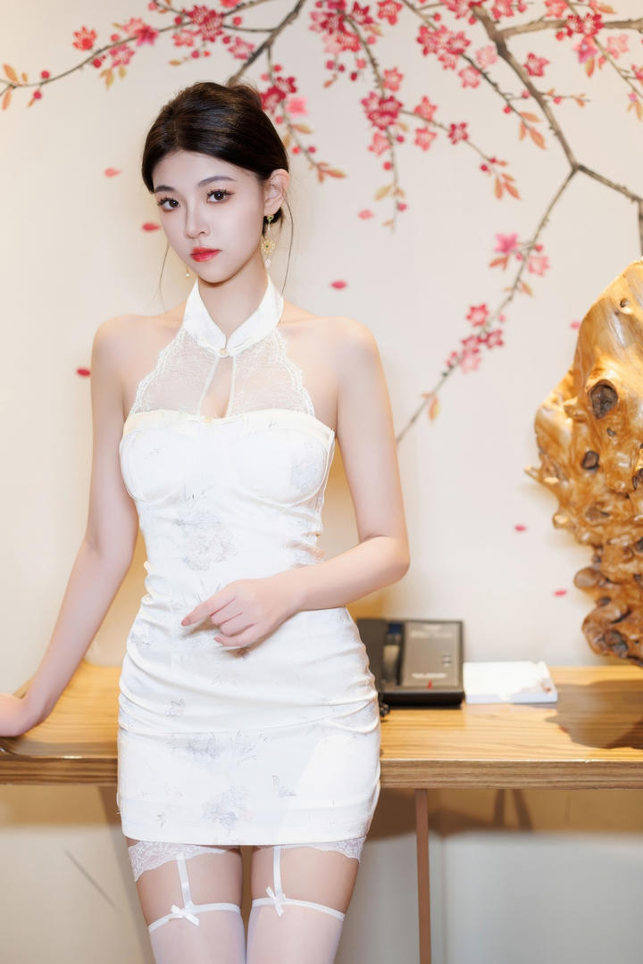 国产精品漂亮性感美女茶艺师超短旗袍诱惑写真图片