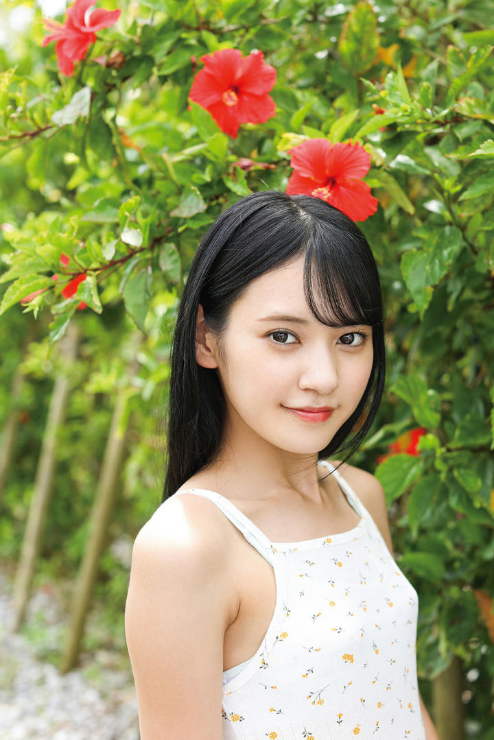 日本极品粉嫩美女高中生艺术照自拍