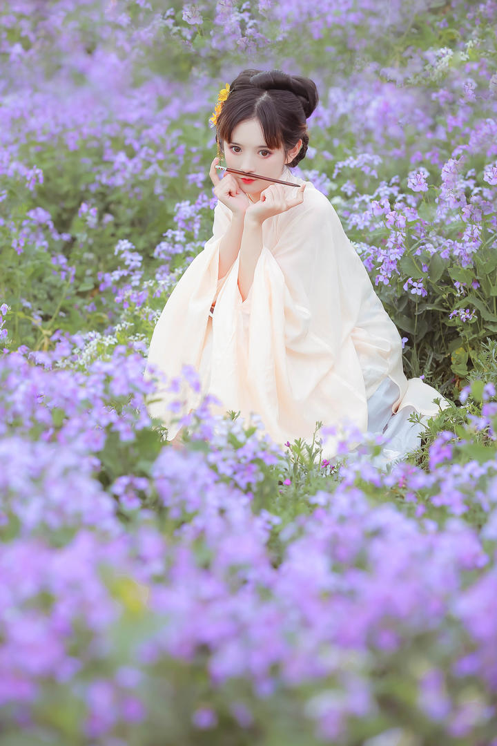 调皮可爱的真人头像女生古装艺术照片