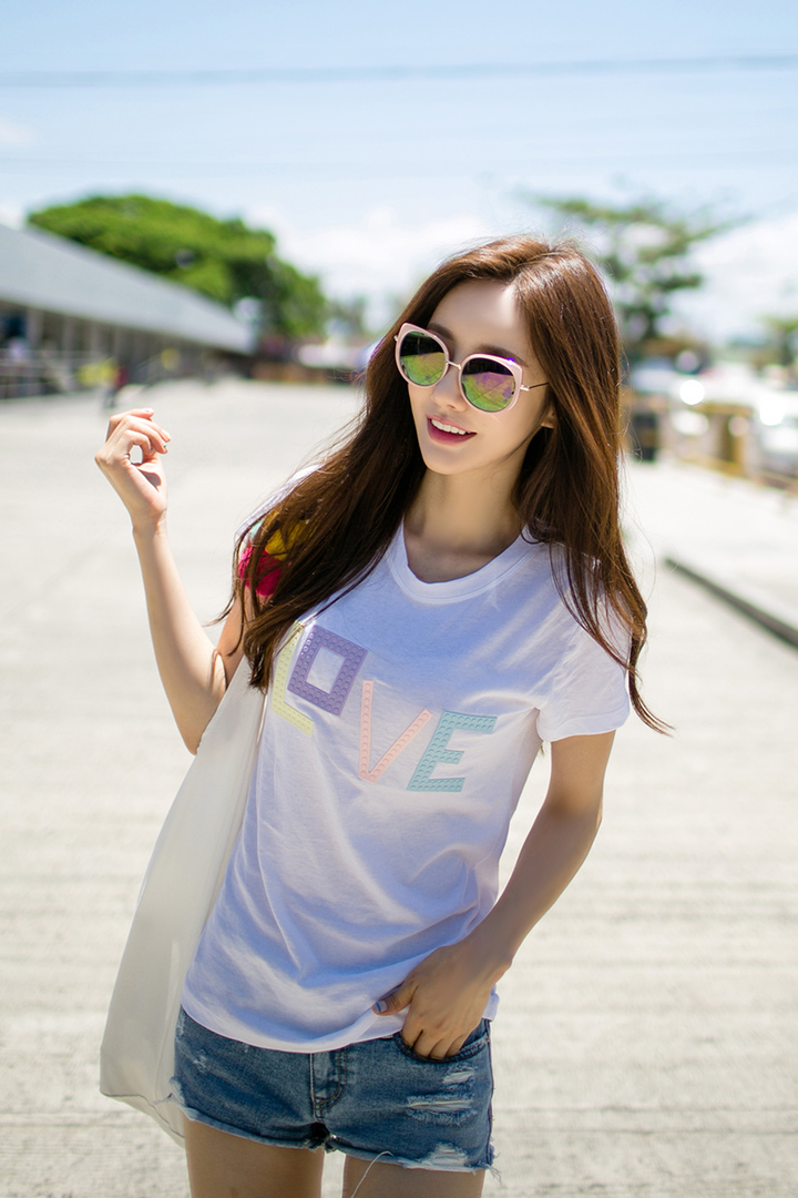 戴着眼镜的高清清纯美女写真图片