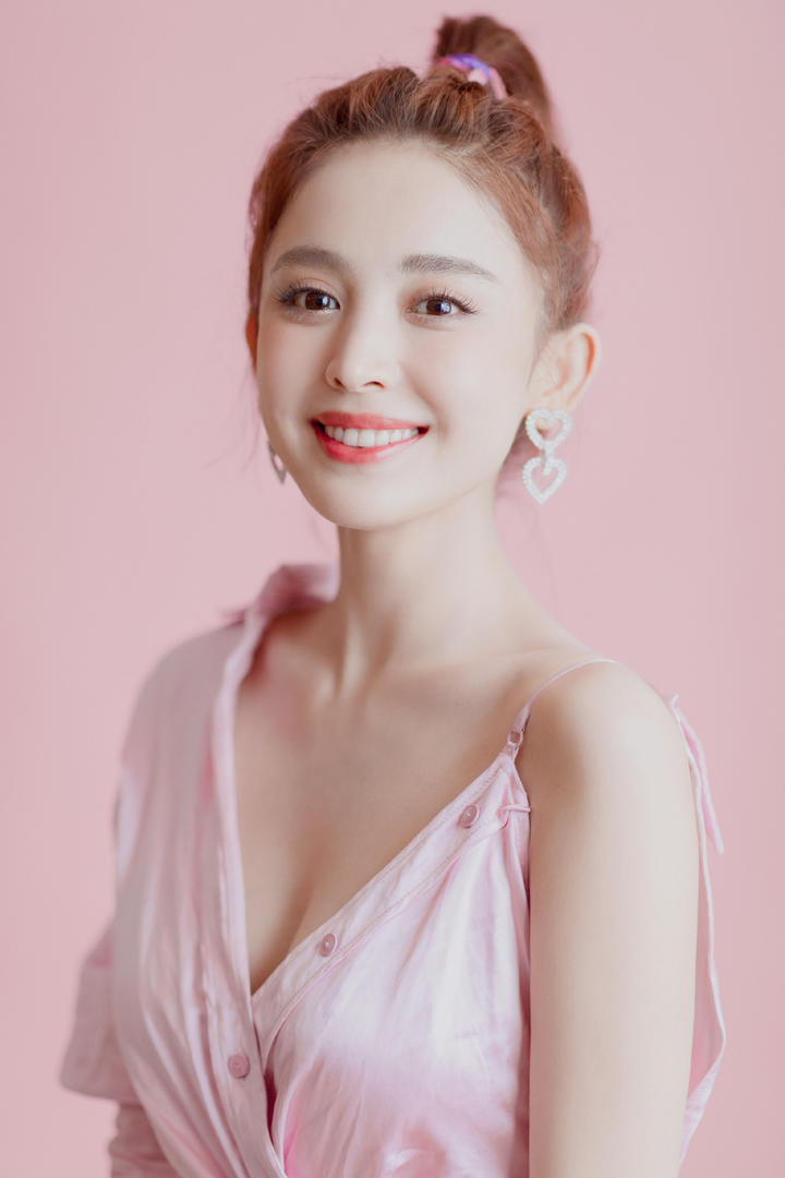 高清漂亮的新疆美女古力娜扎图片