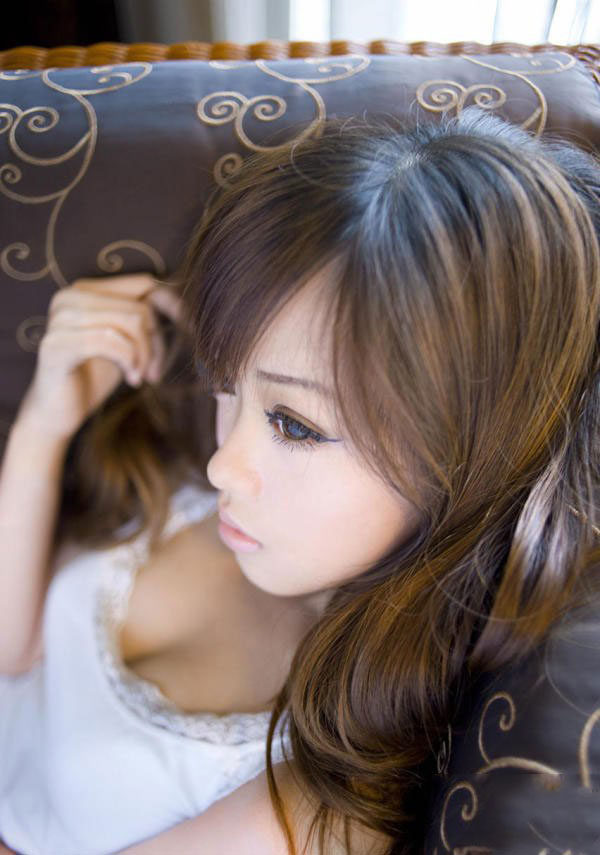 居家无聊的小美女落寞自拍