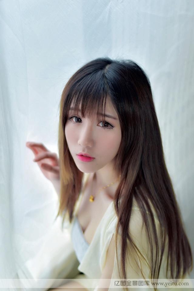 闺房纯情美女绝色风姿性感写真