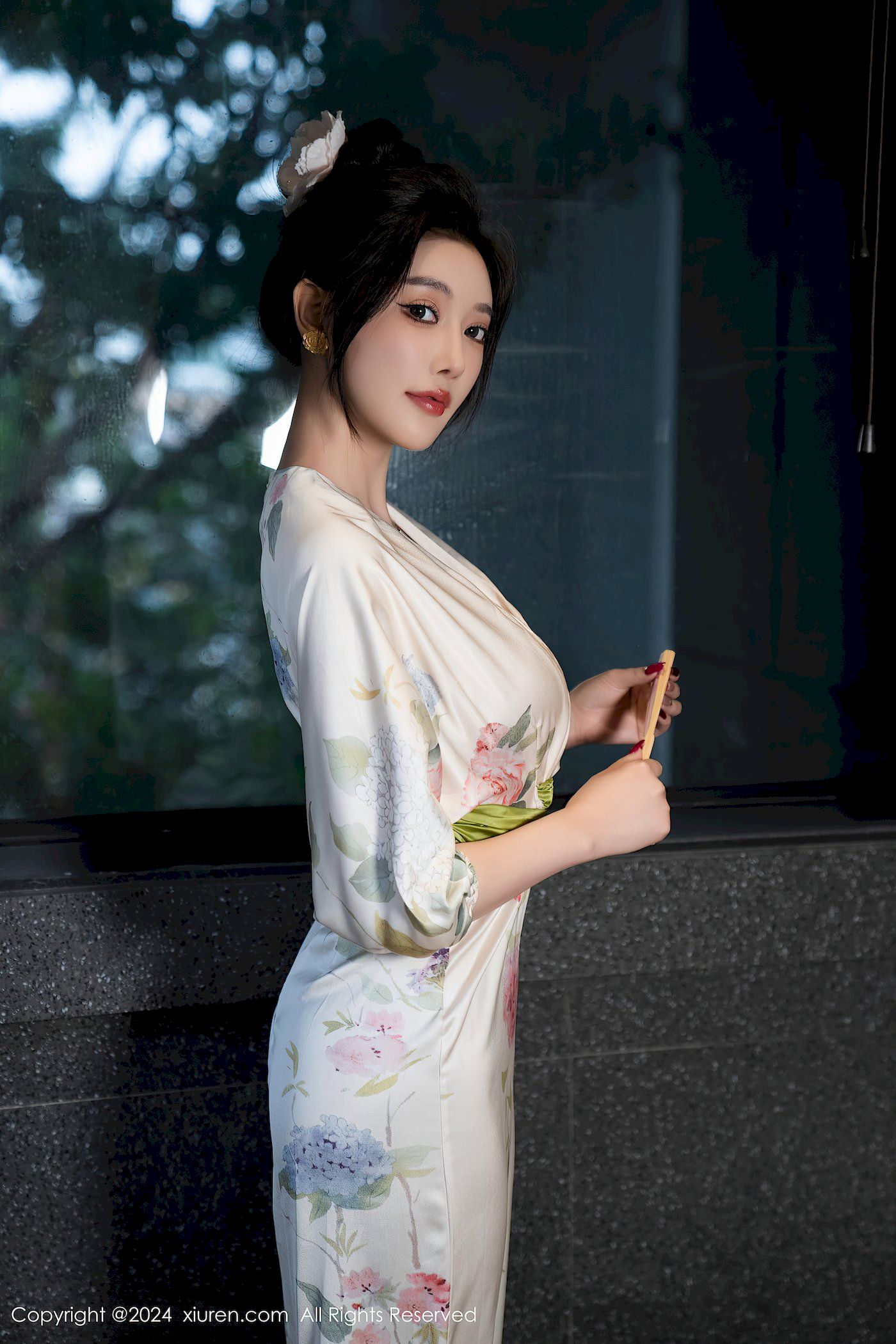 秀人网女神杨晨晨Yome白色连衣裙魅惑肉丝性感写真