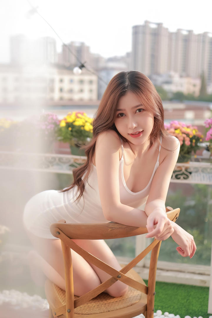 成人素人美女穿内衣图片高清下载