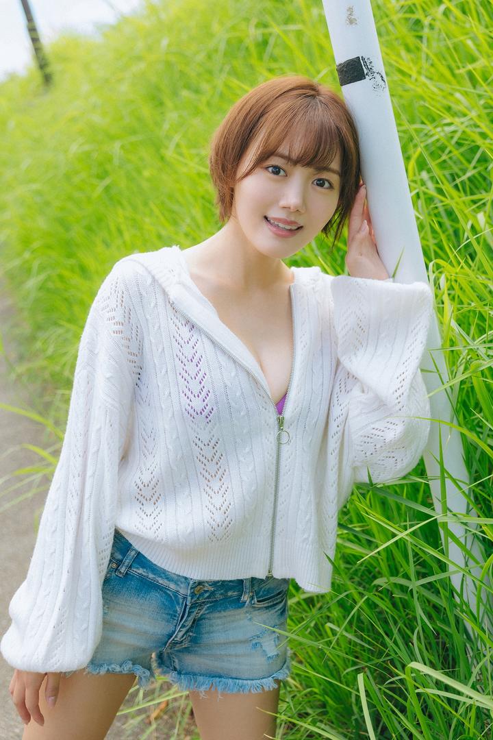 日本短发美女唯美写真图片