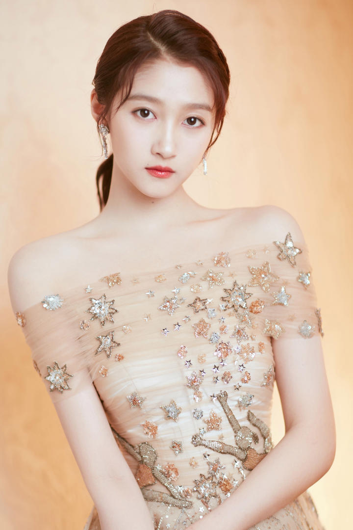 国内高清美女明星专区关晓彤唯美写真图片