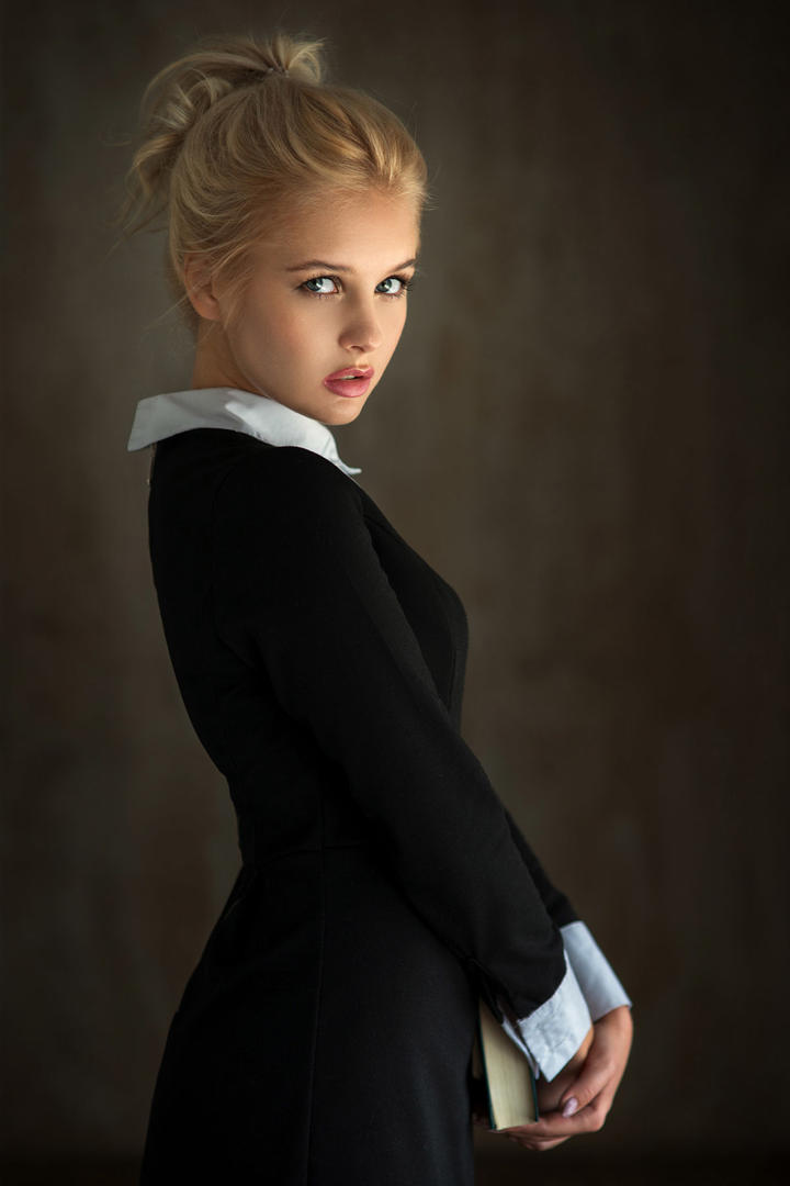 欧美经典四级剧情校园美女艺术写真图片