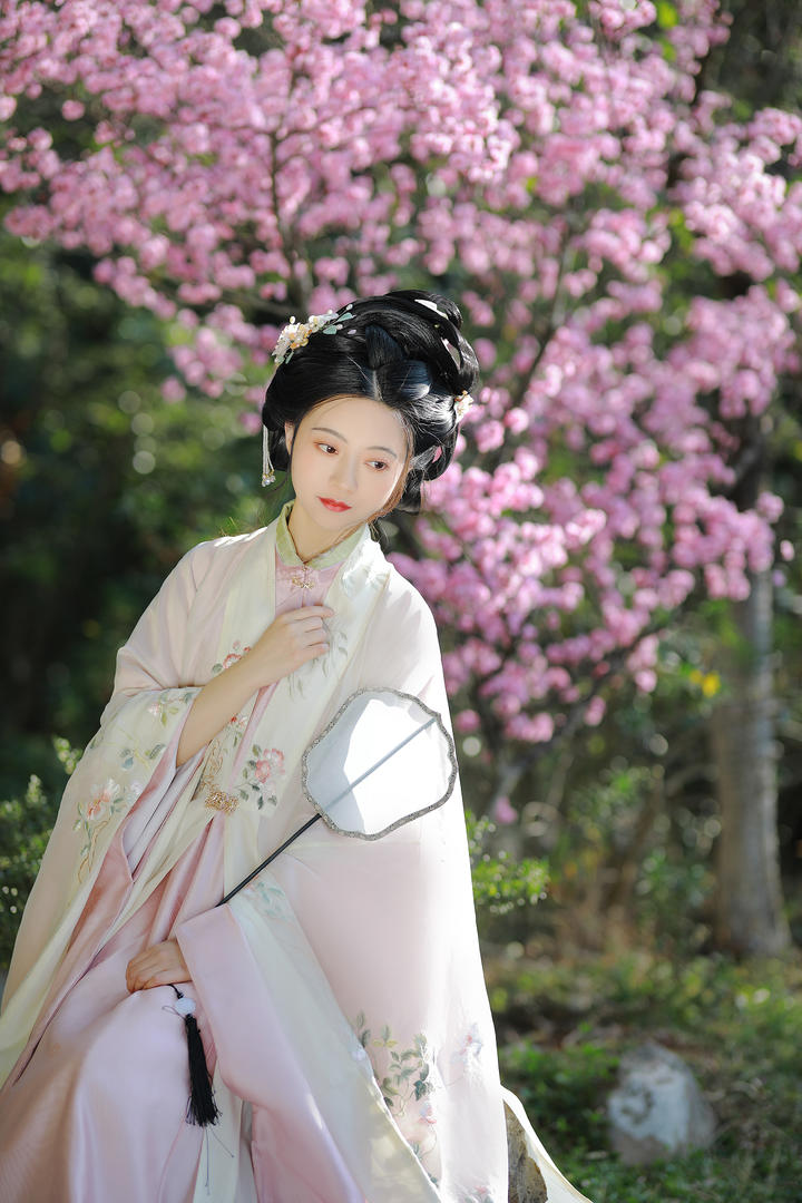 国潮古风汉服小姐姐美女主播艺术照图片