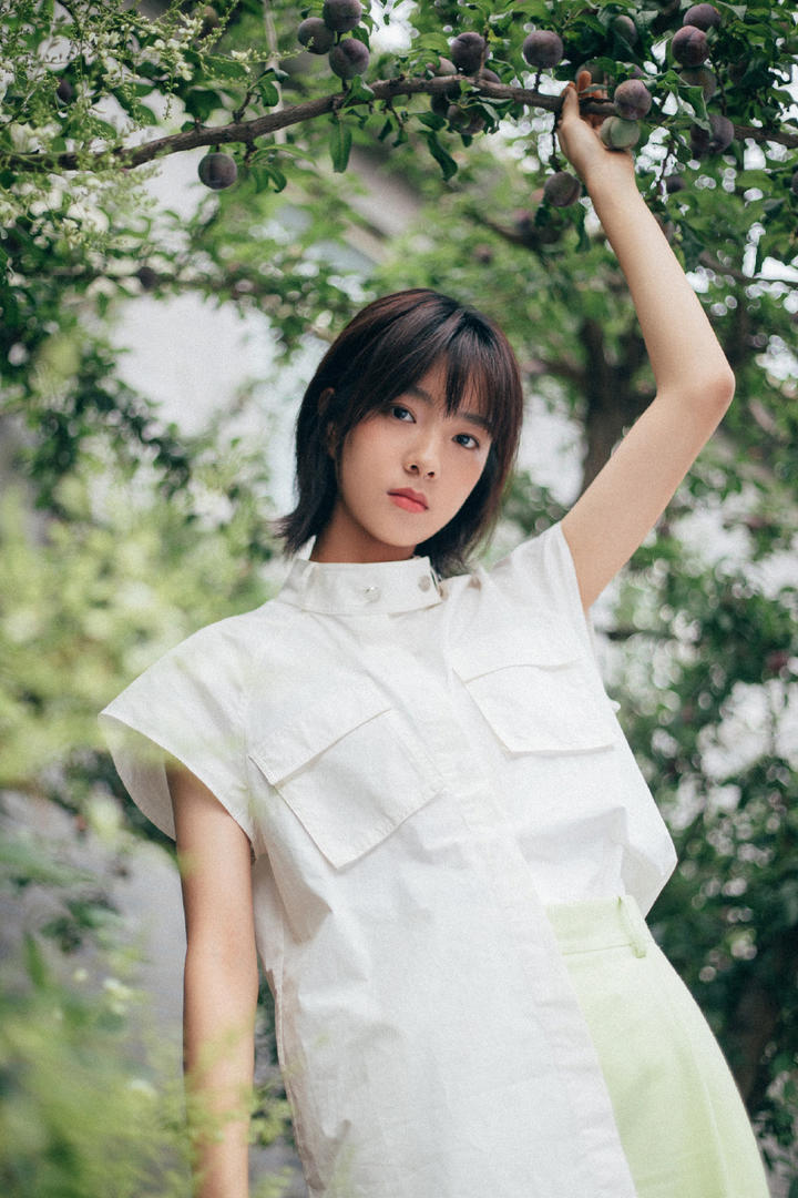 国内女星庄达菲简约休闲写真图片