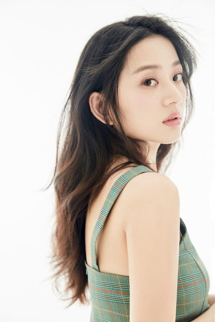 高清漂亮的女明星图片唐本时尚写真