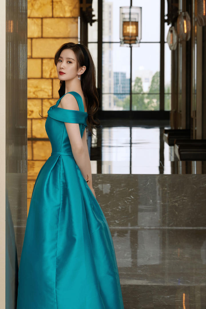 中国美女明星刘诗诗优雅气质写真壁纸