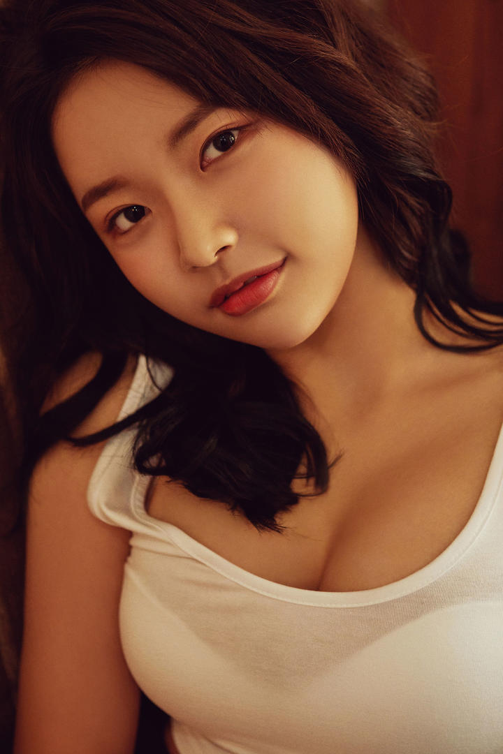 高清韩国大胸mm美女特写图片