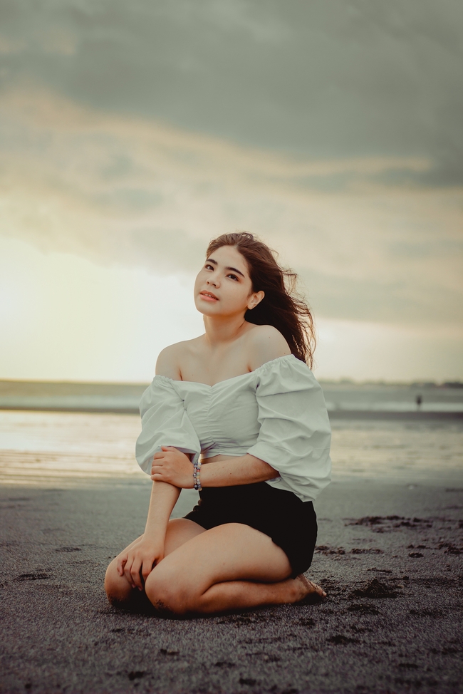 巴厘岛性感美女海滩人体艺术写真图片