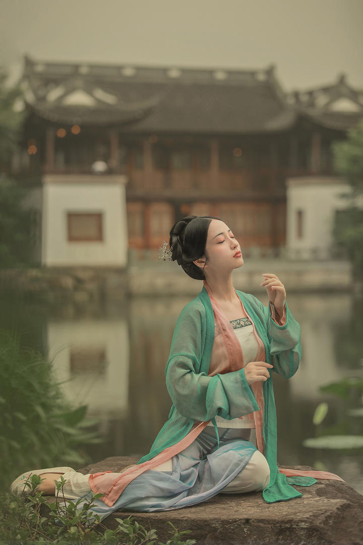 汉服古装美女艺术照图片