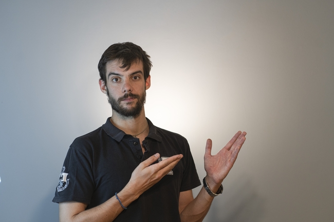 欧美黑色POLO衫帅哥图片