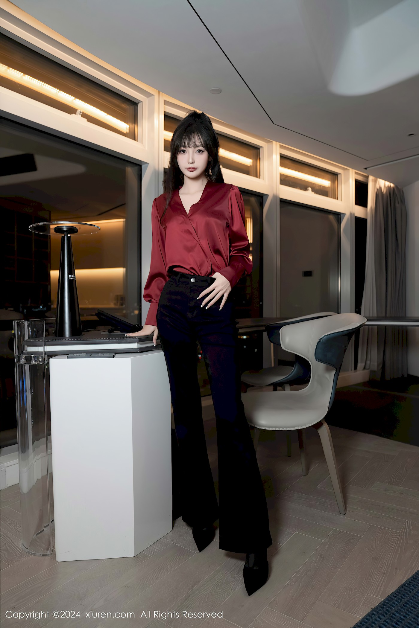 秀人网模特林星阑粉色露肩连衣短裙白色丝袜心愿旅拍