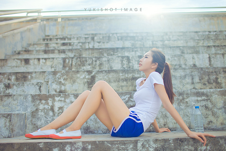 青春洋溢的90后少女