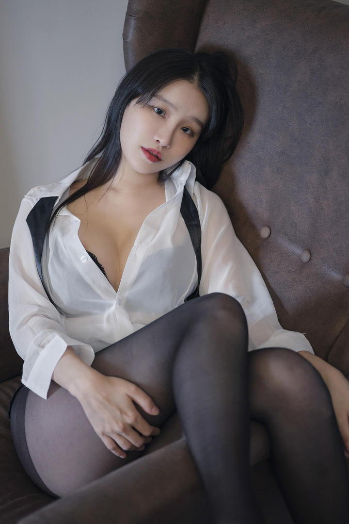 韩国极品美女空姐大胆人体艺术私拍图片