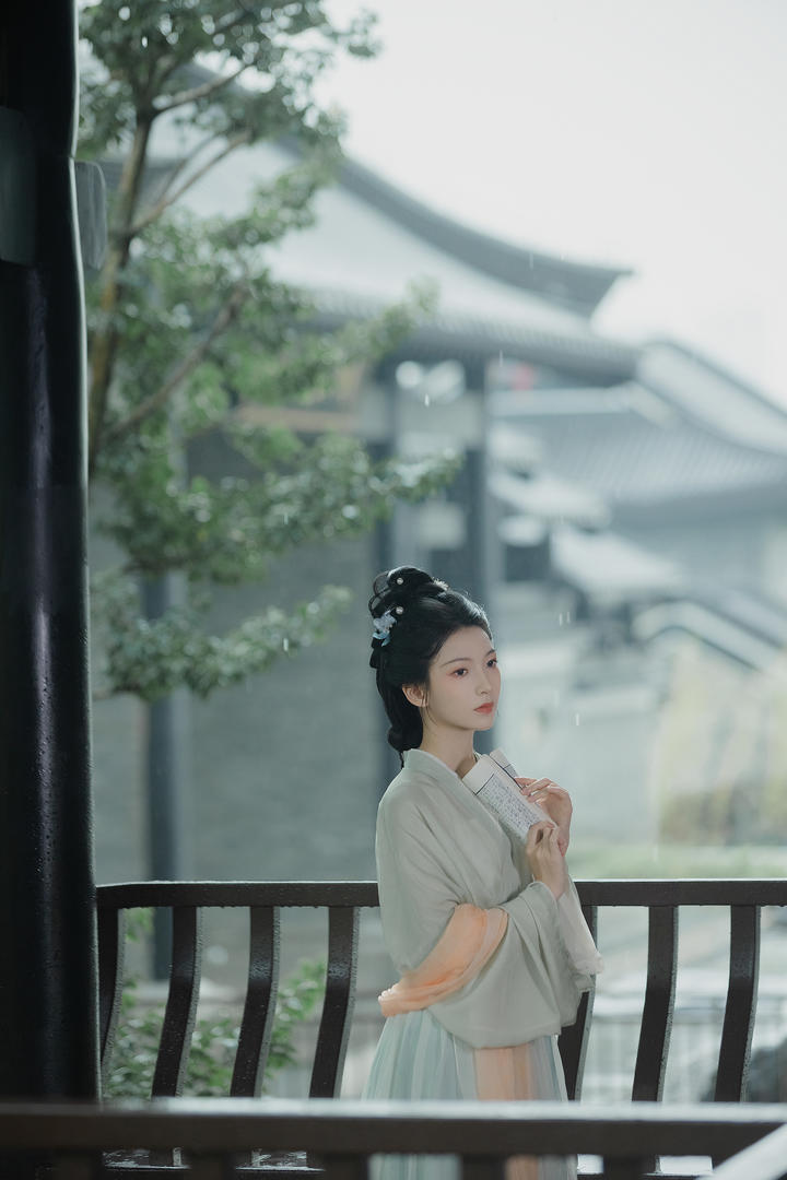 在线下载XIUREN秀人汉服古装美女艺术写真摄影图片