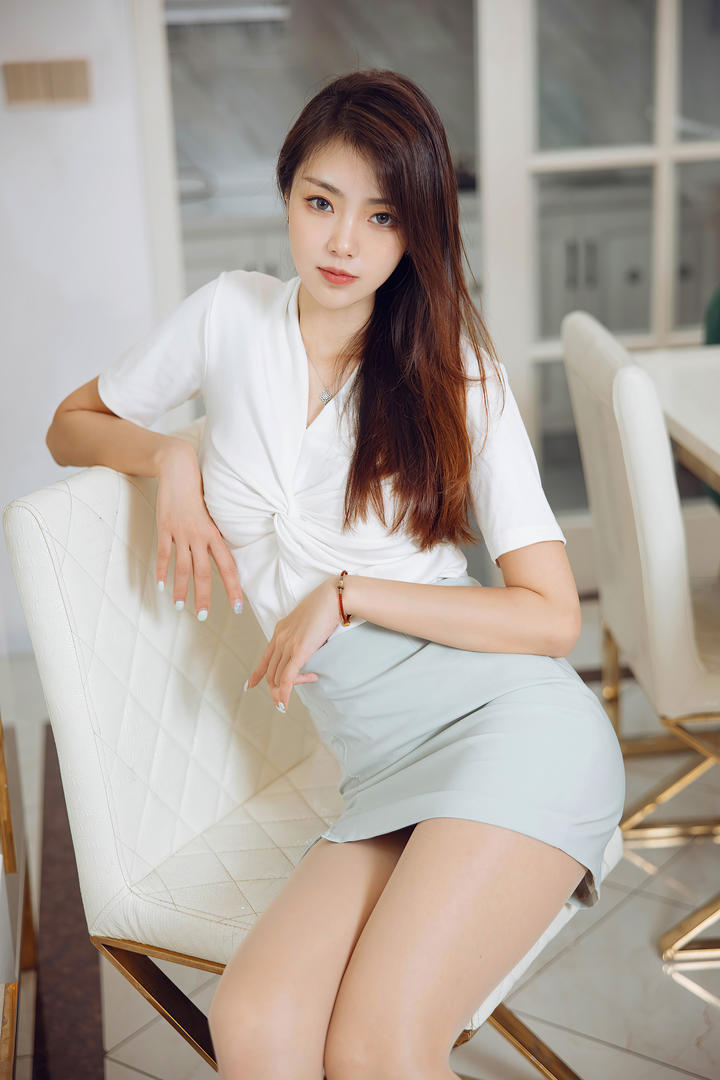 穿超短裙的漂亮小姐姐可樂美腿美女壁纸图片大全