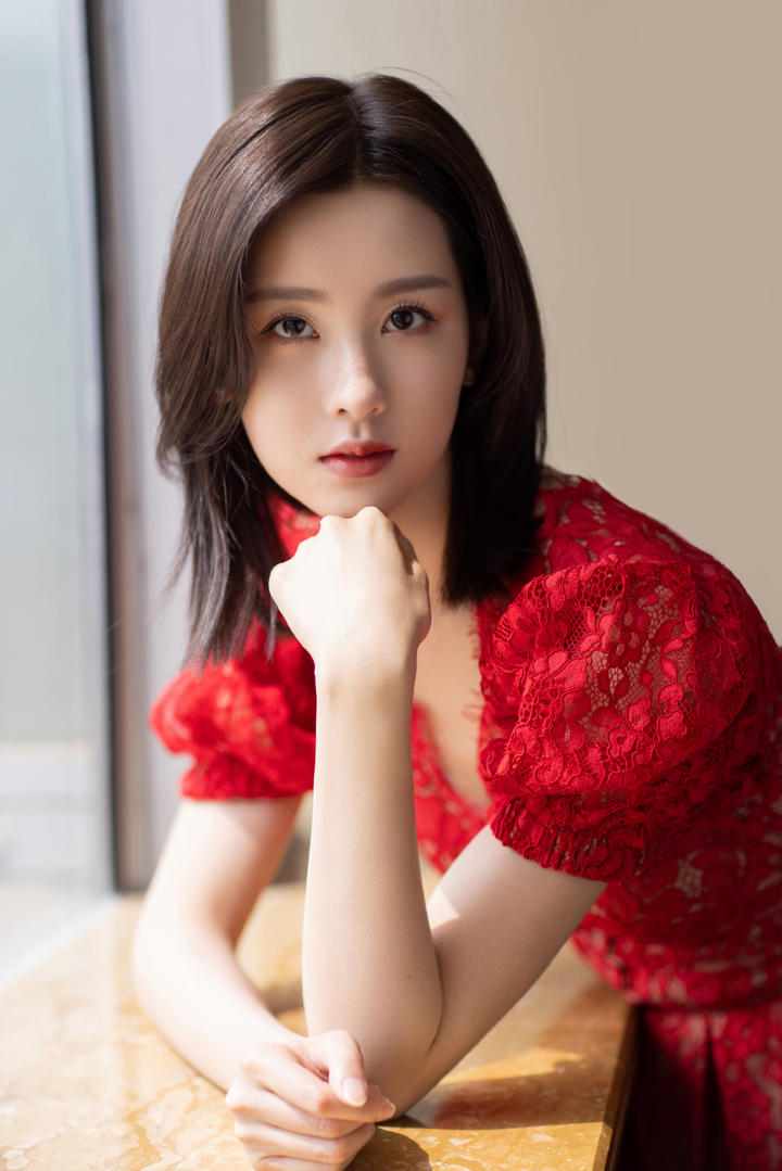 高颜值美女明星陈都灵写真图片