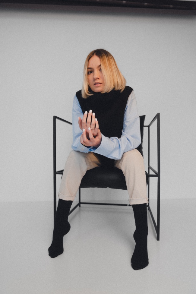 欧美梨花头美甲美女写真图片