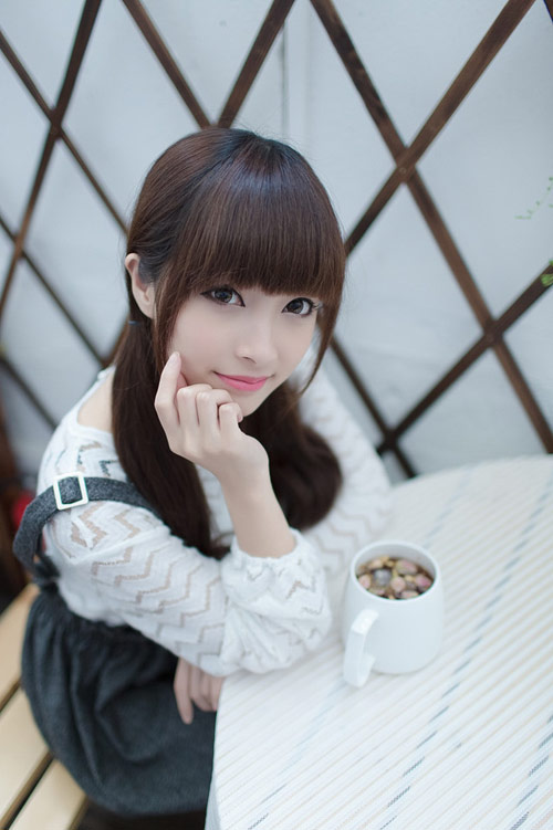 清纯咖啡馆小美女