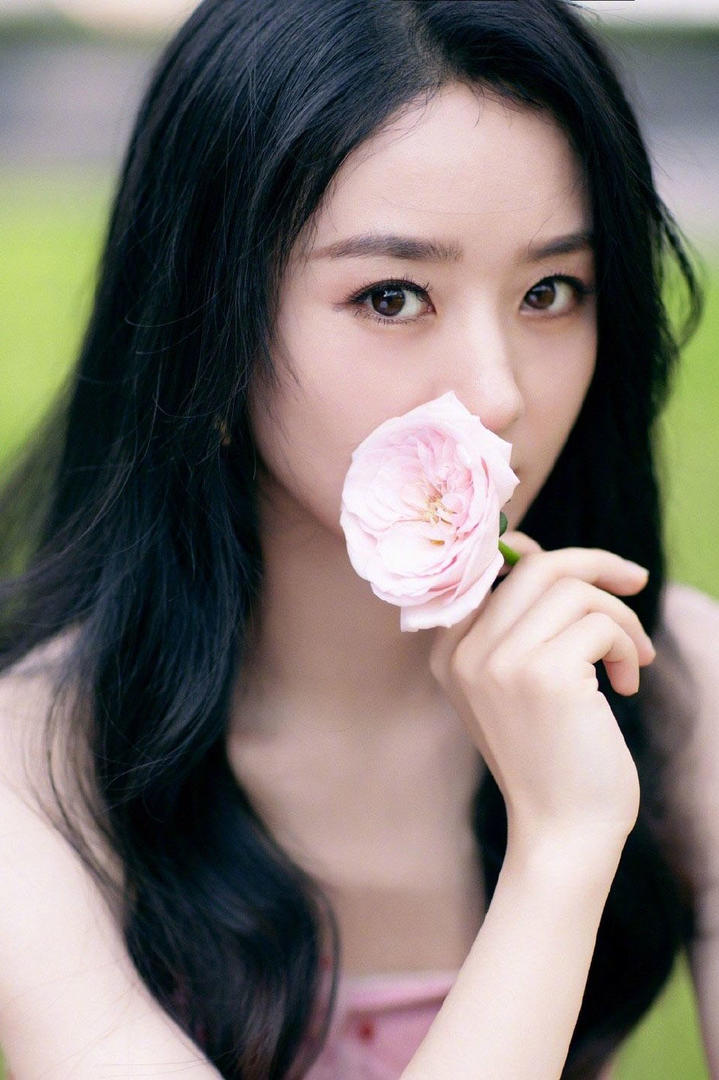 赵丽颖唯美波点裙性感写真图片