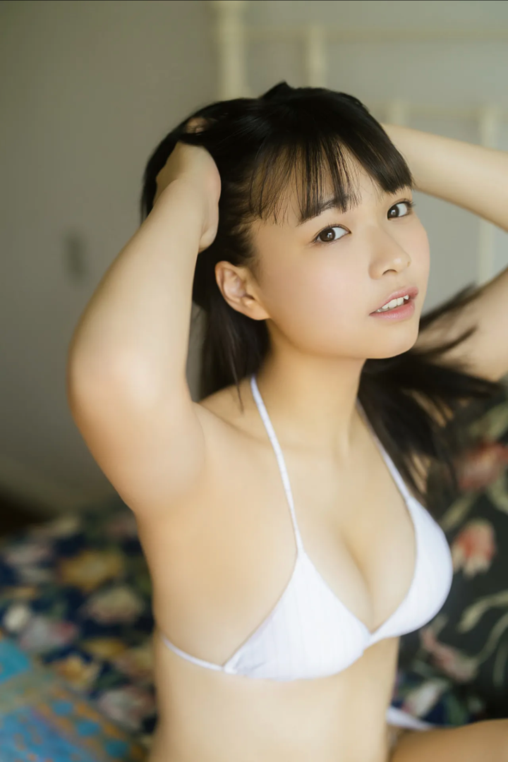 高清性感大胸美女特写