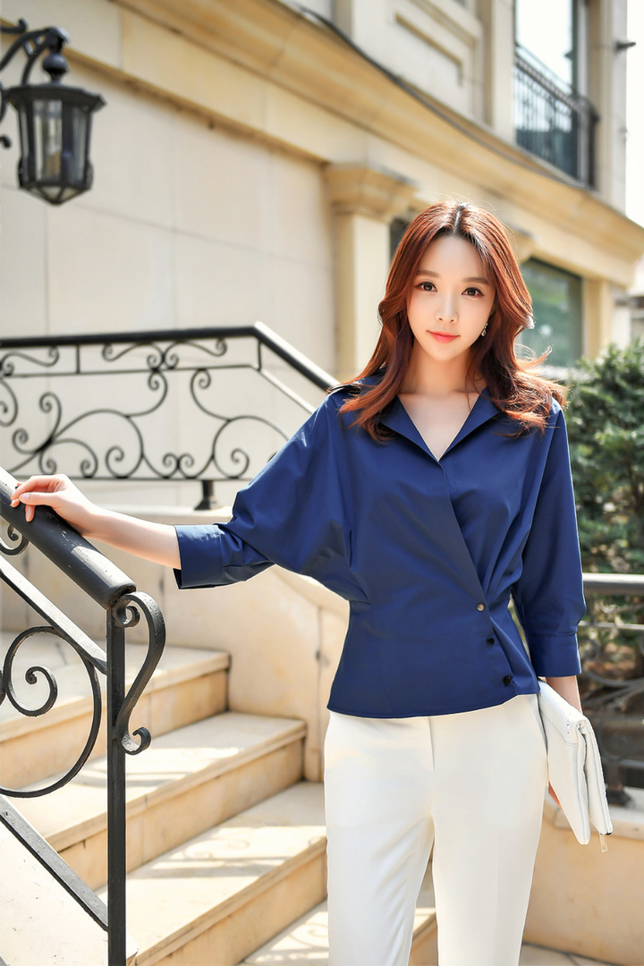 站在台阶上的高清美女朴秀妍写真