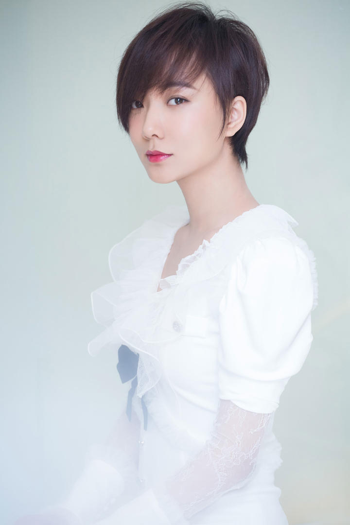 中国气质美女明星王珞丹短发发型图片