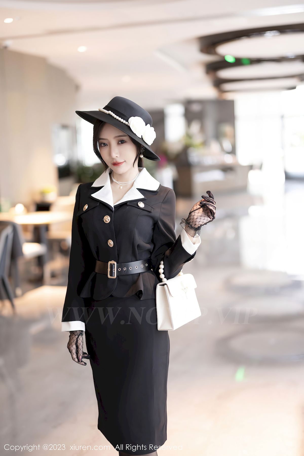 秀人网宅男女神王馨瑶yanni黑色欧式文艺风造型性感写真