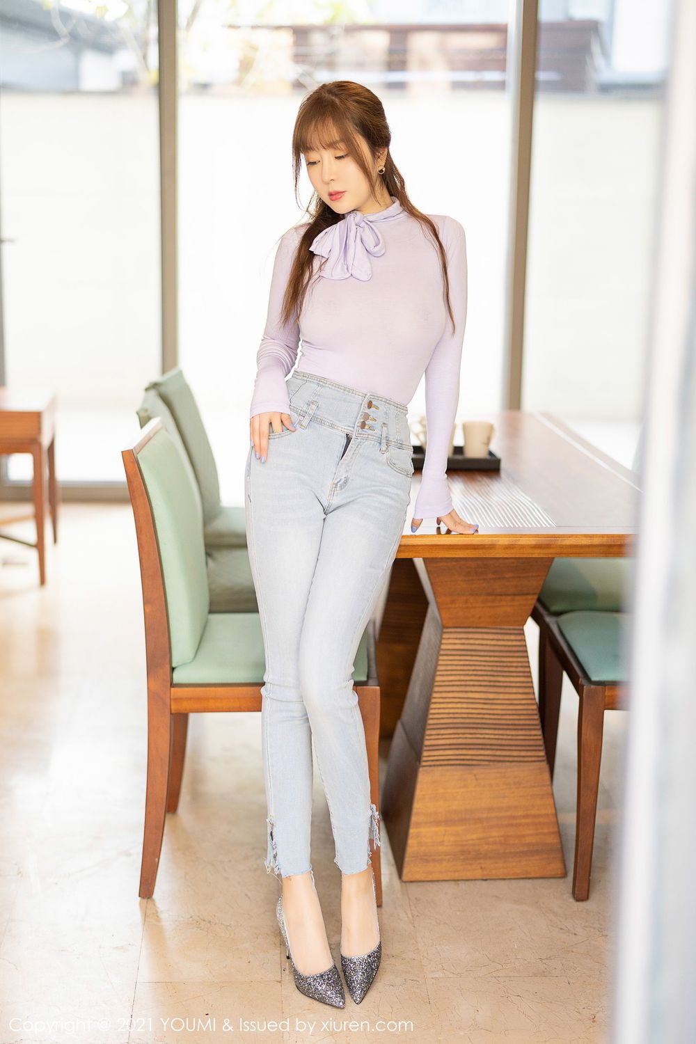 尤蜜荟性感女神王雨纯直爽牛仔裤与朦胧丝袜系列三亚旅拍