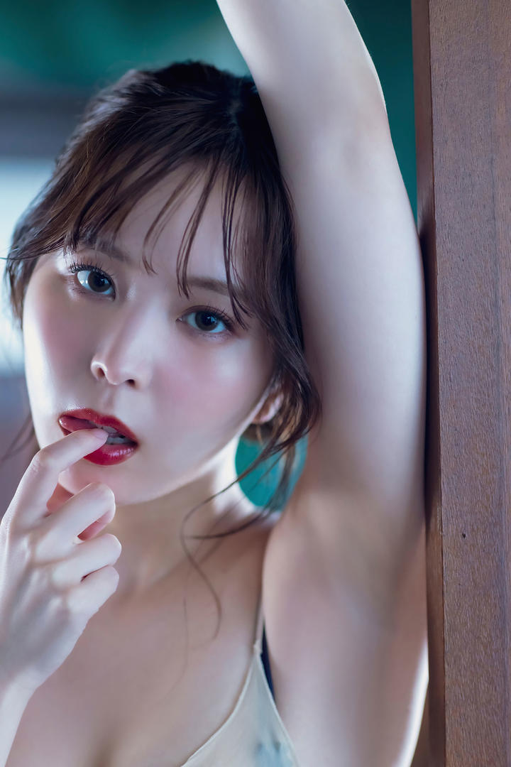 亚洲红唇御姐图片