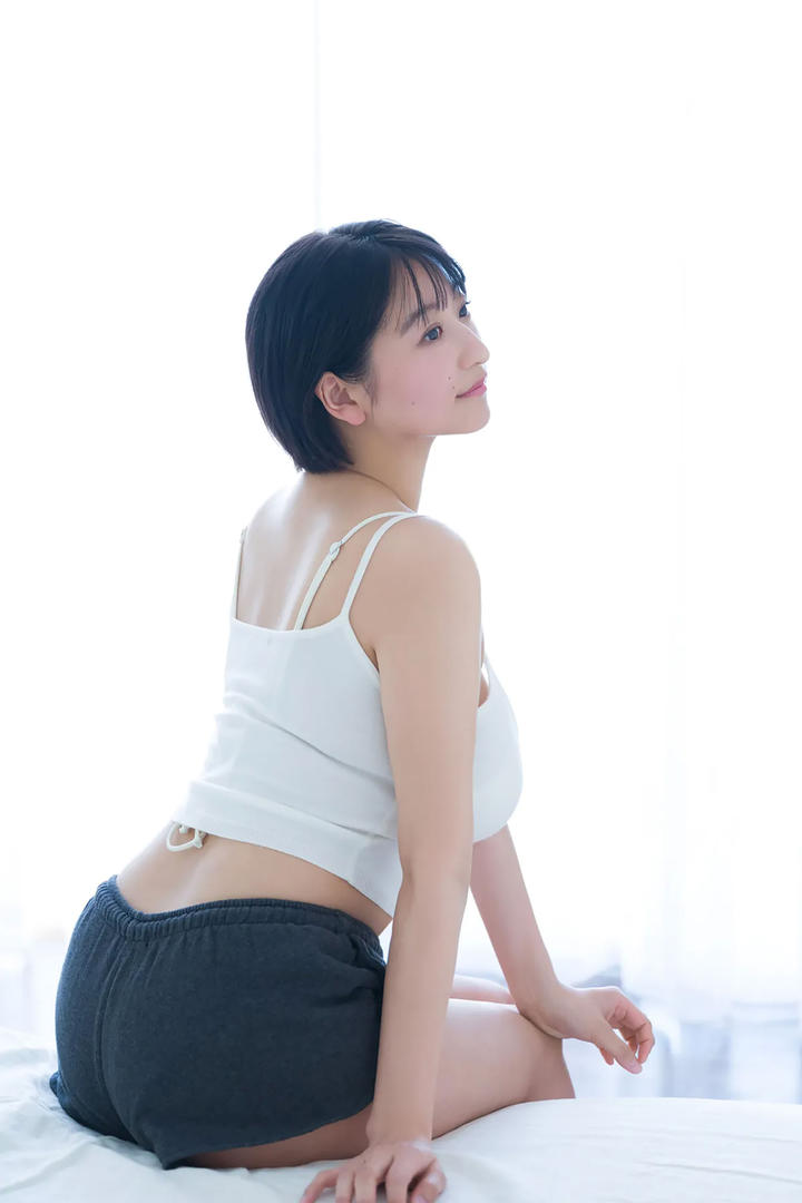 胸大的美女唯美写真