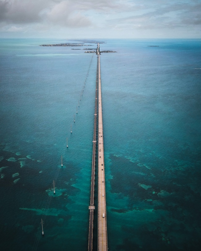 笔直的跨海大桥图片