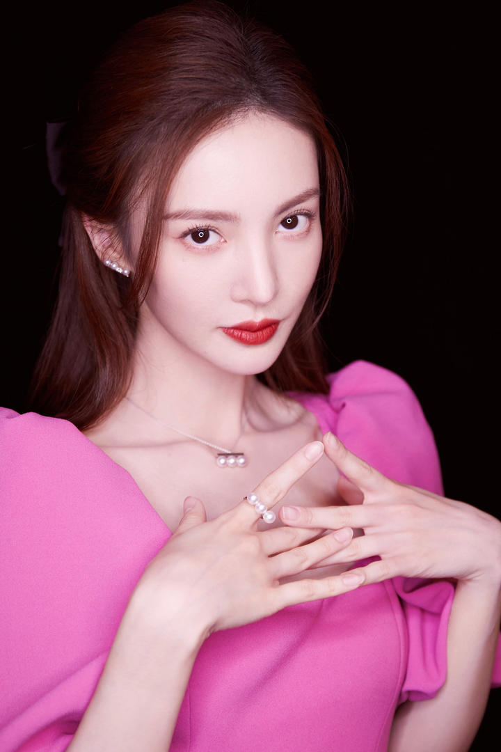 高颜值时尚漂亮美女明星金晨高清写真图片