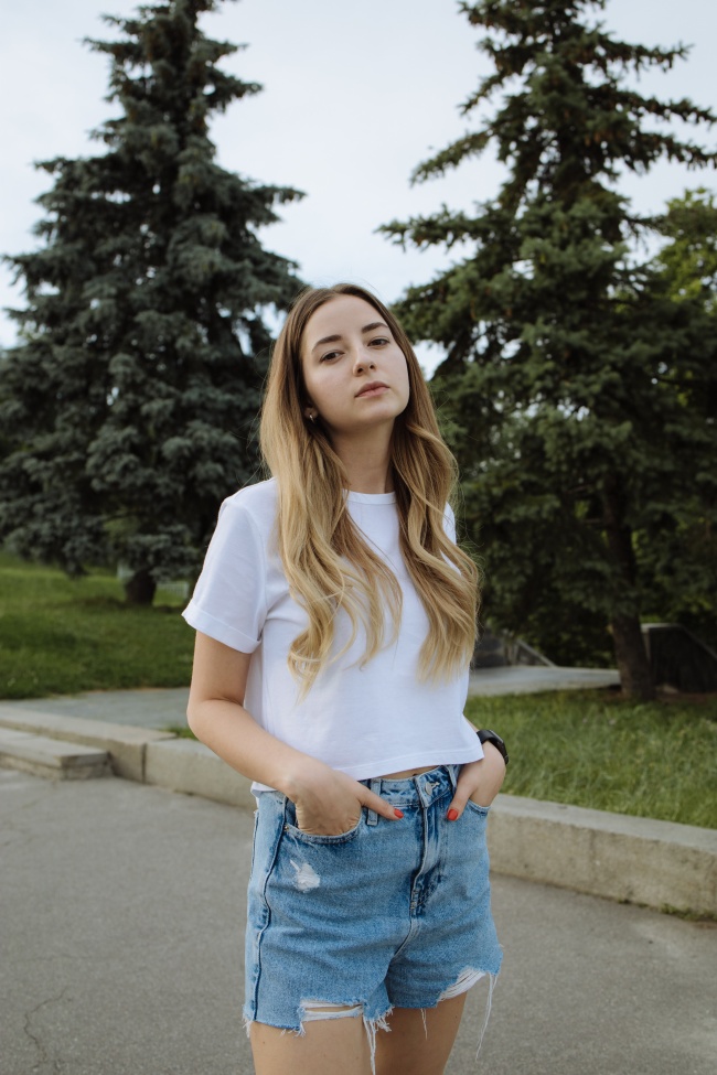 户外模特美女图片