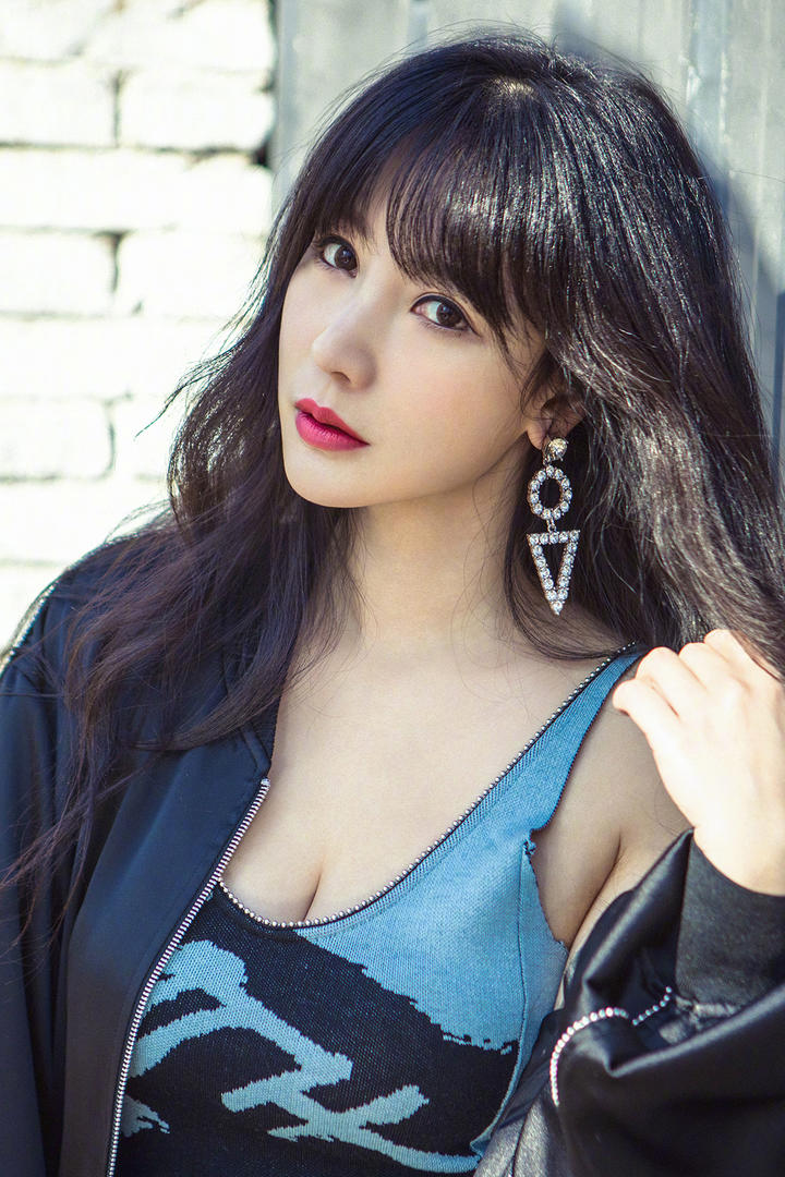 高清美女明星柳岩写真图片