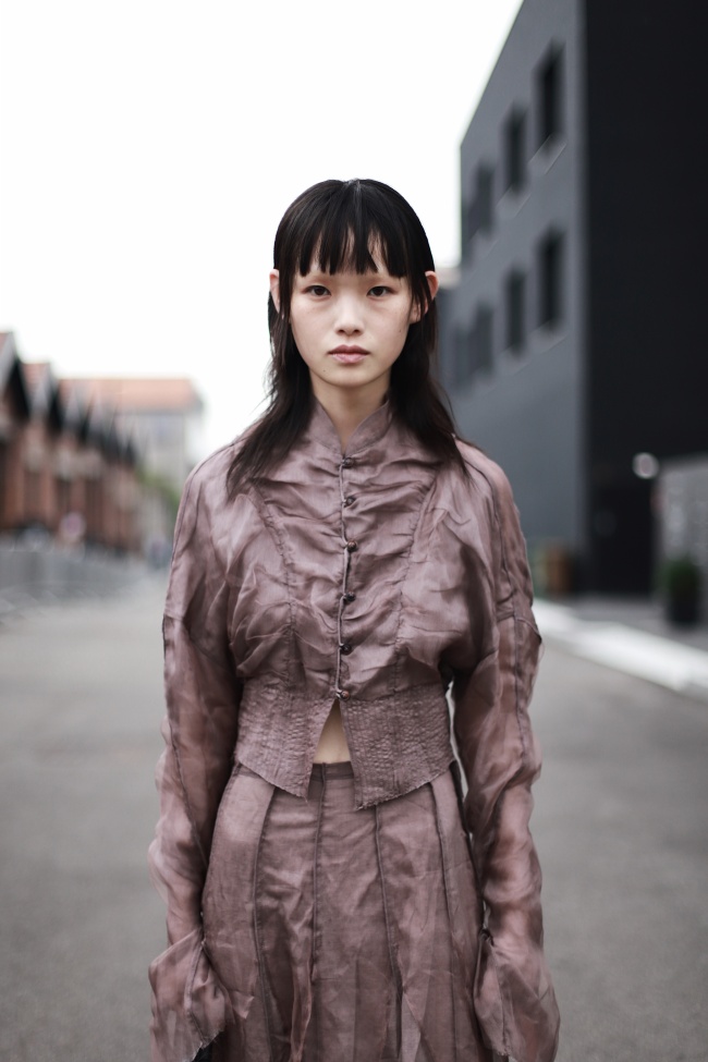 冷酷个性美女写真图片