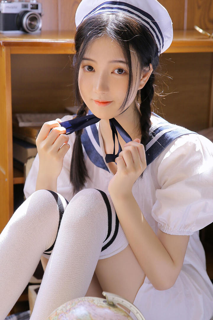 可爱的水手制服清纯美腿丝袜美女壁纸图片免费下载