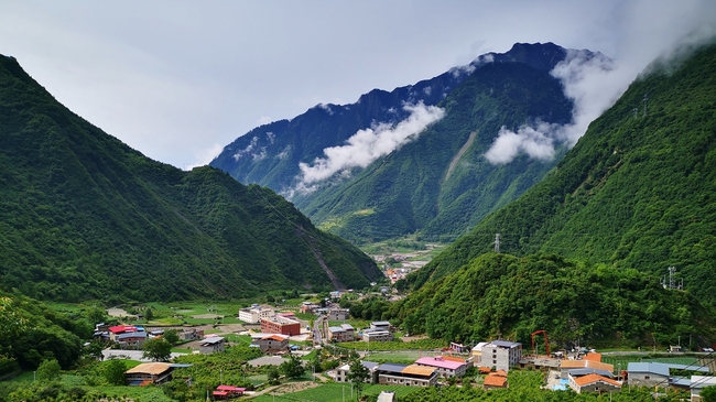 青山高原村庄图片