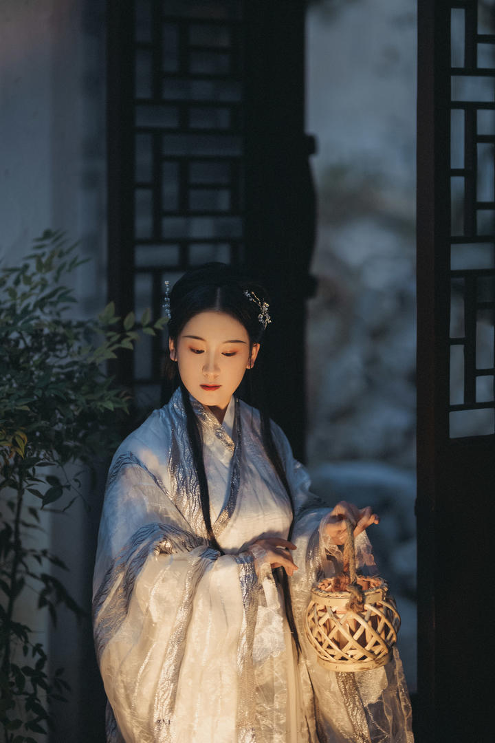 中国高清古装汉服美女精美艺术照图片