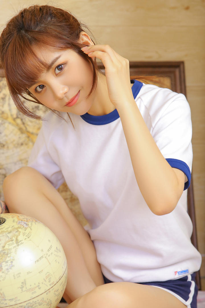 长相甜美的清纯美女校花写真图片
