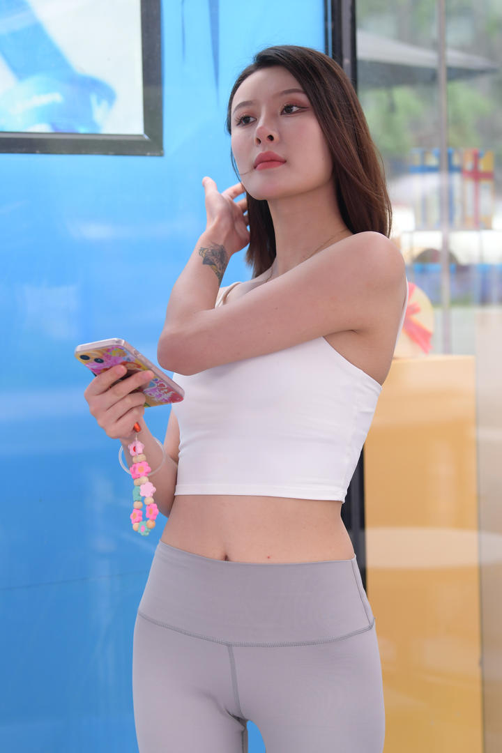 亚洲精品街拍紧身裤美女性感图片大全