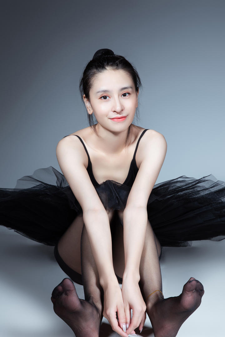 精品国产久久丝袜美女跳舞人体艺术照写真集