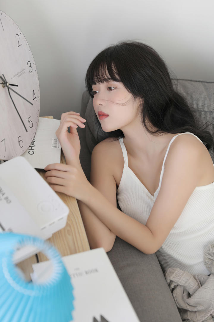 悠悠人体清纯女孩高清摄影图片