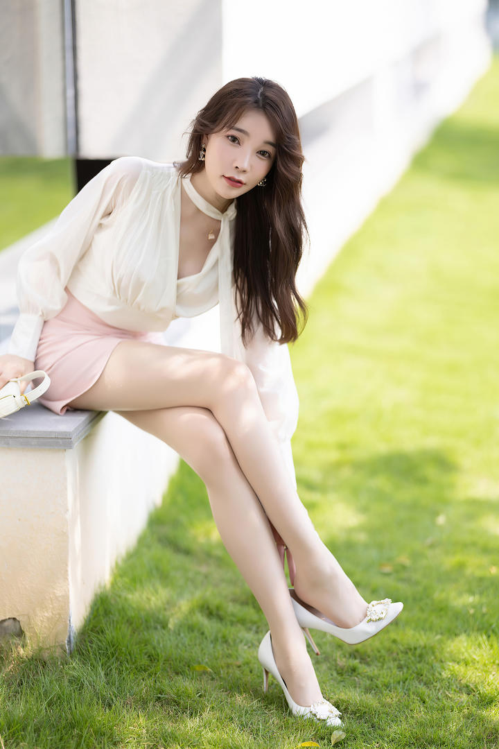 日韩精品漂亮美女模特徐莉芝户外嫩模写真图片
